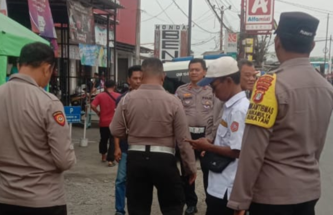 Sempat Ramai di Pemberitaan, Polisi Langsung Olah TKP Proyek CV Rizki Sejahtra Yang Diduga Mobil Tanah Bececeran Dijalan