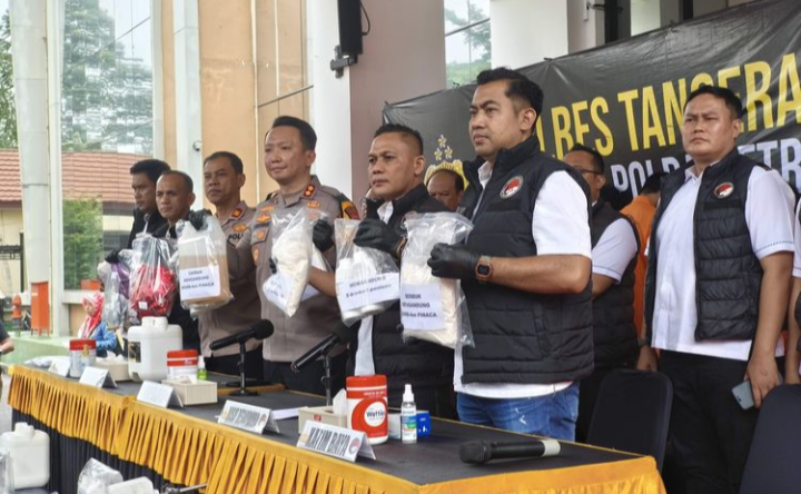 Pabrik Tembakau Sintetis di Cikarang Berhasil Digerebek Polisi, 9 Orang Diamankan