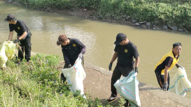Dalam Memperingati World Clean Up Day 2025, Pemkab Bekasi bersama DLH Gaungkan Gerakan Bersih Lingkungan