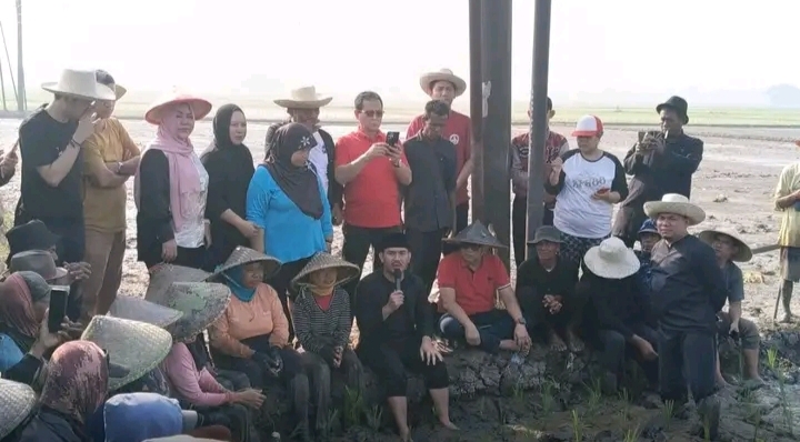 Hari Tani Nasional, Bupati Bekasi Bersama DPRD Sambangi Petani di Kedungwaringin
