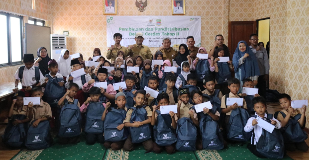 Baznas Kabupaten Bekasi Salurkan Bantuan Pendidikan 2.070 Siswa di 23 Kecamatan