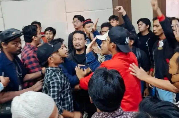 Disebut Ilegal Tidak Libatkan Kader, Konfercab PA GMNI Ricuh!!! Saat Walikota Bekasi Sambutan.