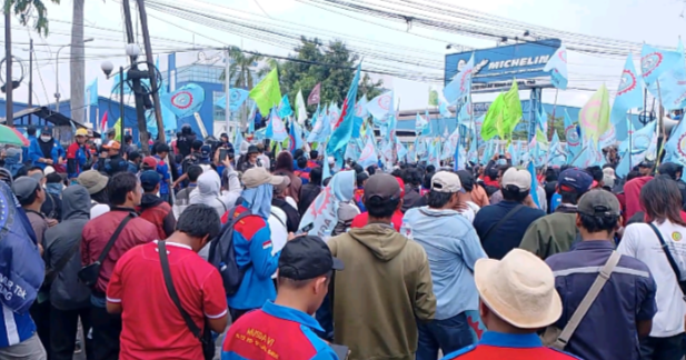 Ribuan Buruh di Bekasi Kepung PT Michelin, Protes PHK Sepihak 280 Pekerja