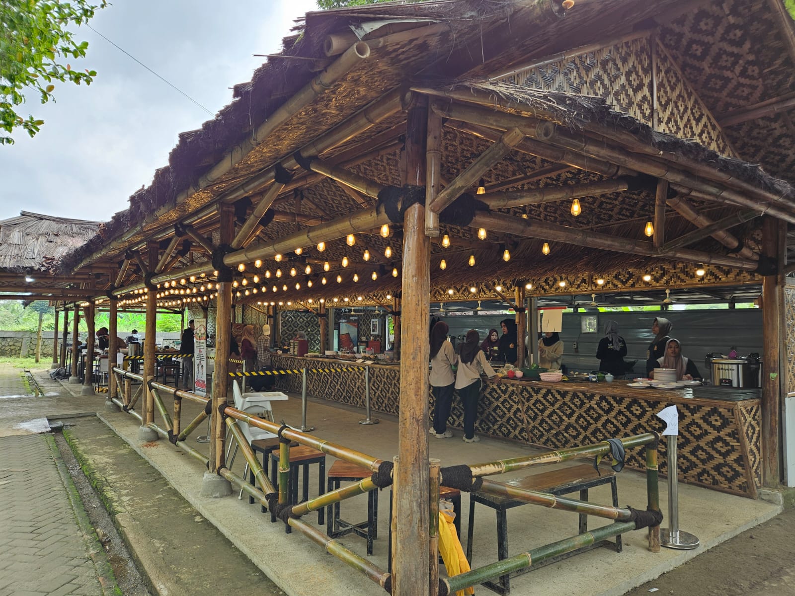 Wisata Kuliner Alam: Sate Maranggi Mbah Goen Kawung Tilu di Cikarang Timur